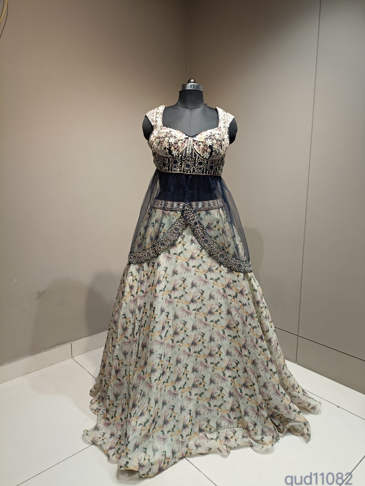 Elegant Organza Crop Top with Intricate Cutdana Embellishments
